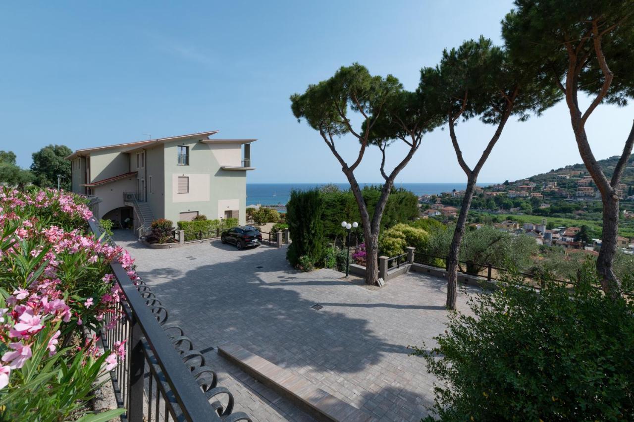 Villa Lea Imperia Exterior photo