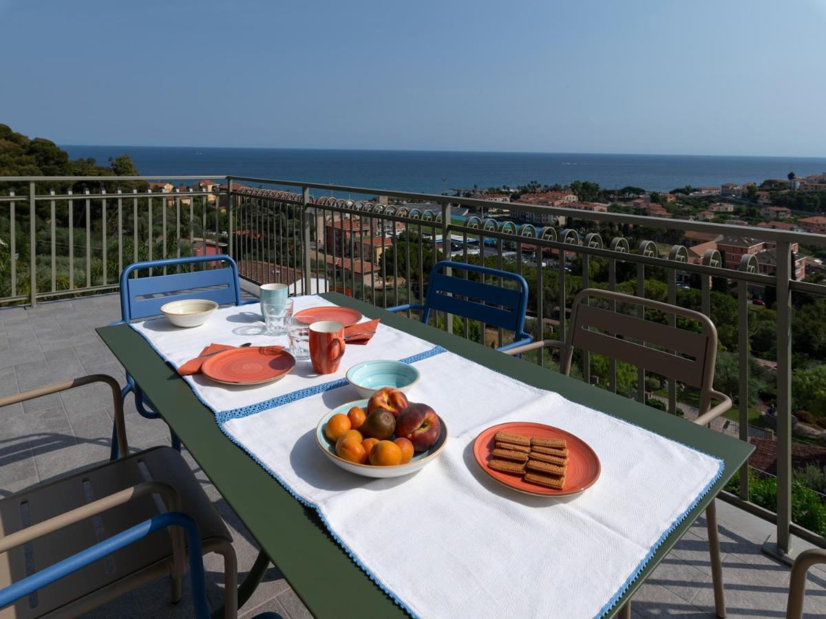 Villa Lea Imperia Exterior photo