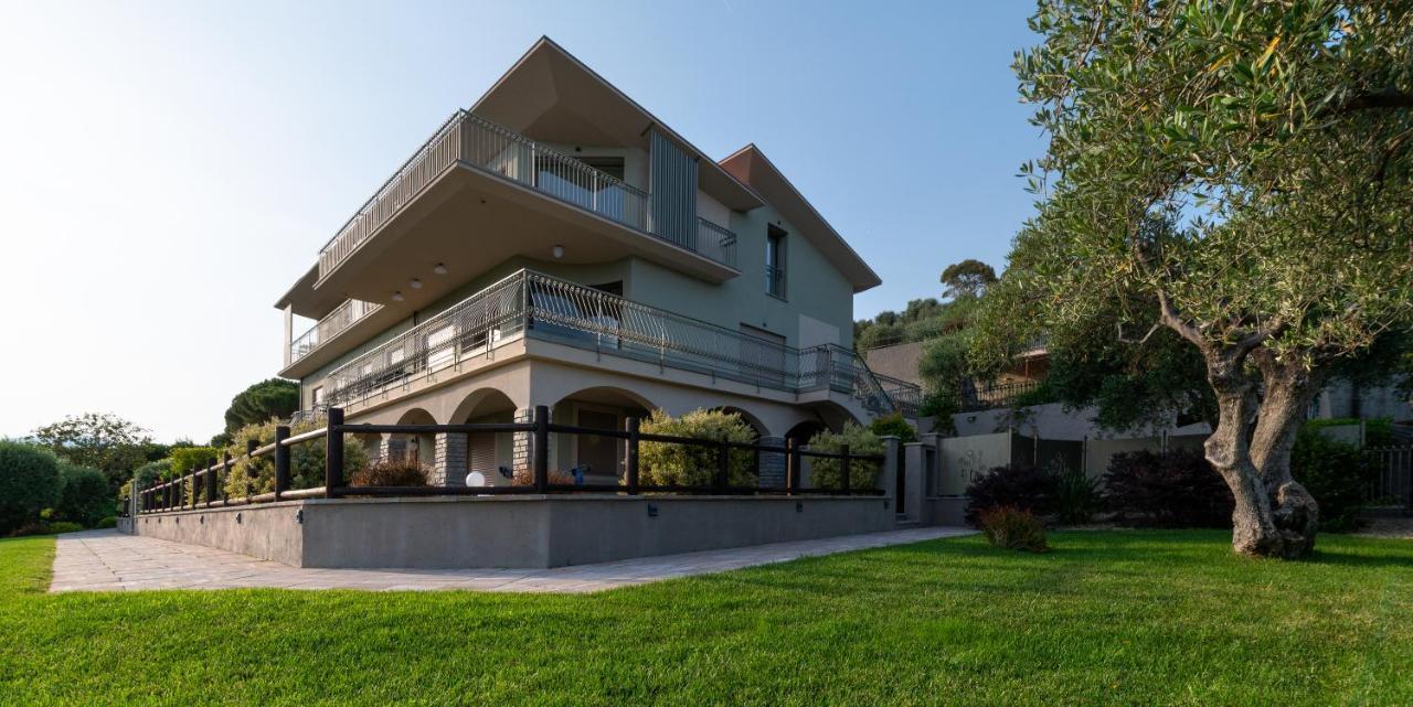 Villa Lea Imperia Exterior photo