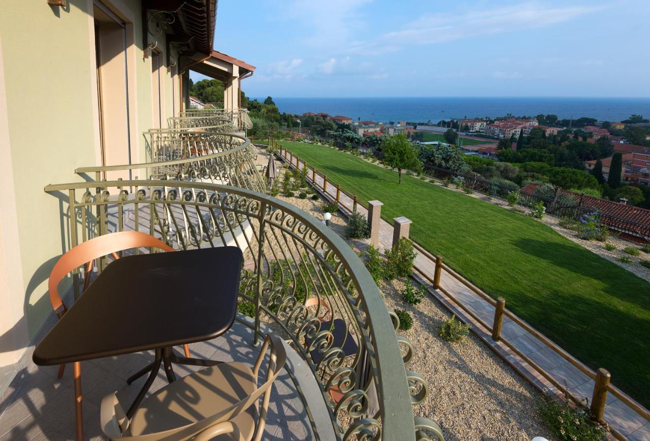 Villa Lea Imperia Exterior photo